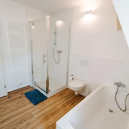 Levin 65qm 4 Personen Mit Pool Wlan Und Parken شقة *